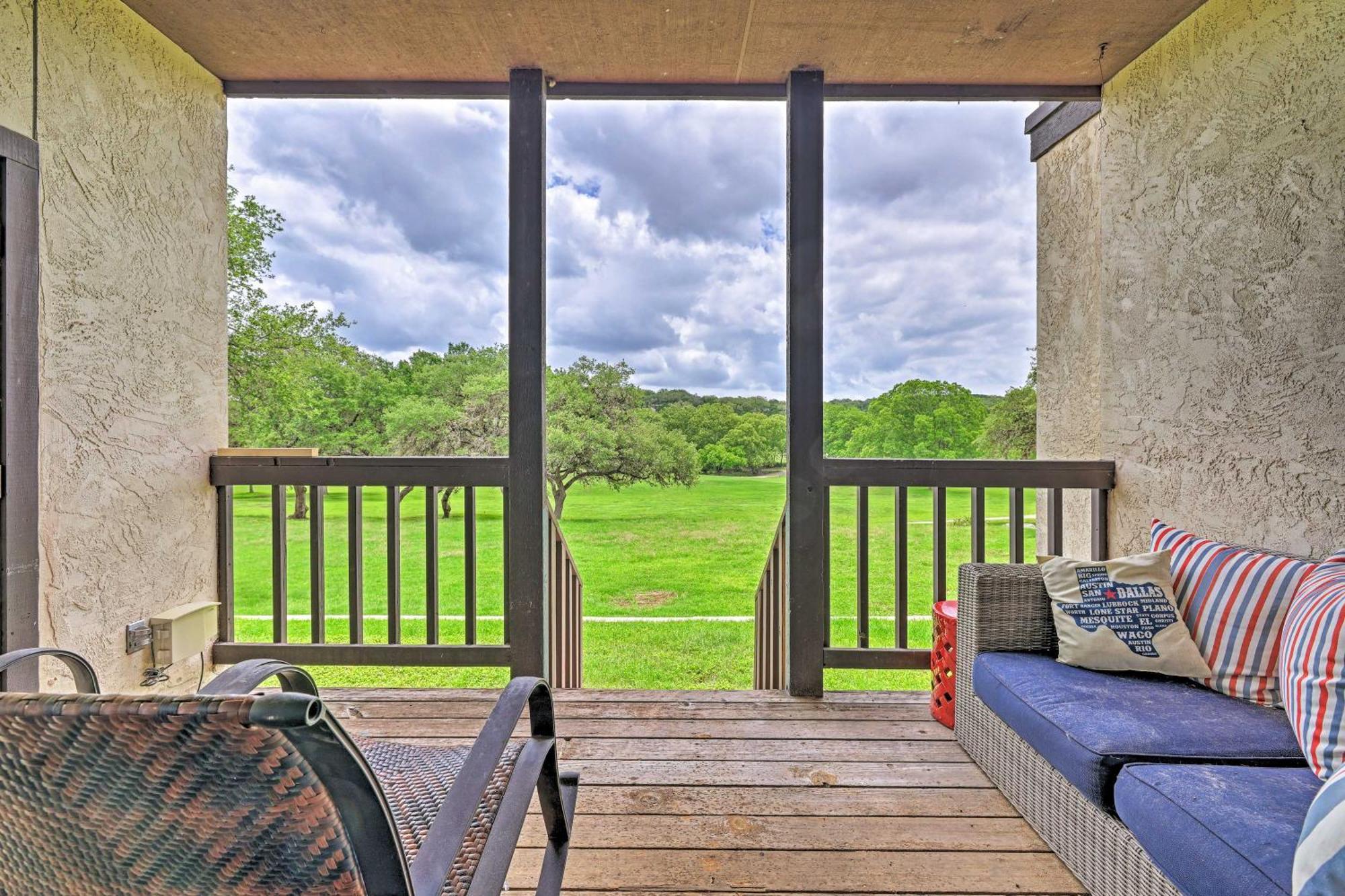 Modern Lakeside Golf Course Retreat With Deck! Canyon Lake Kültér fotó