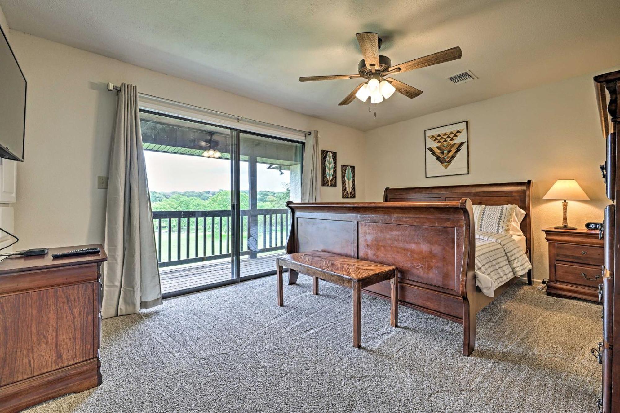 Modern Lakeside Golf Course Retreat With Deck! Canyon Lake Kültér fotó